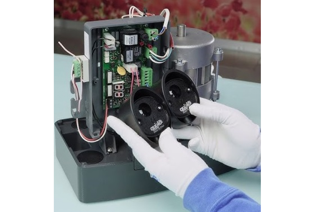 Горизонтальное или вертикальное расположение платы в приводе для откатных ворот: что выбрать?